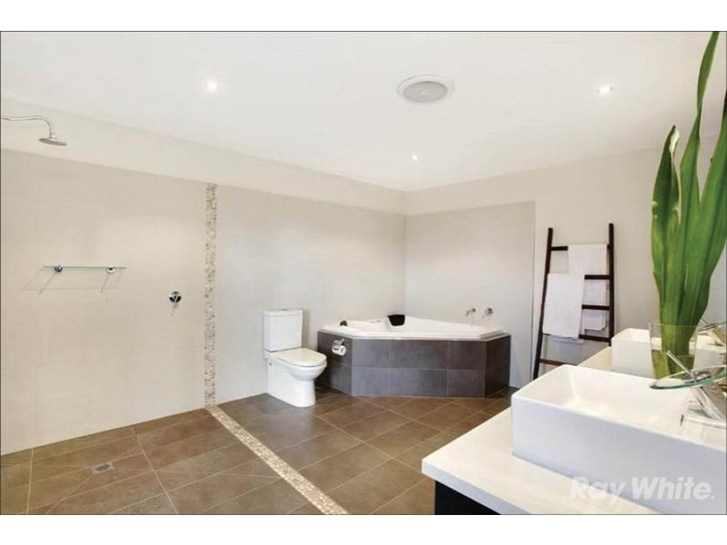 14 Avonhurst Drive, Glen Waverley VIC 3150