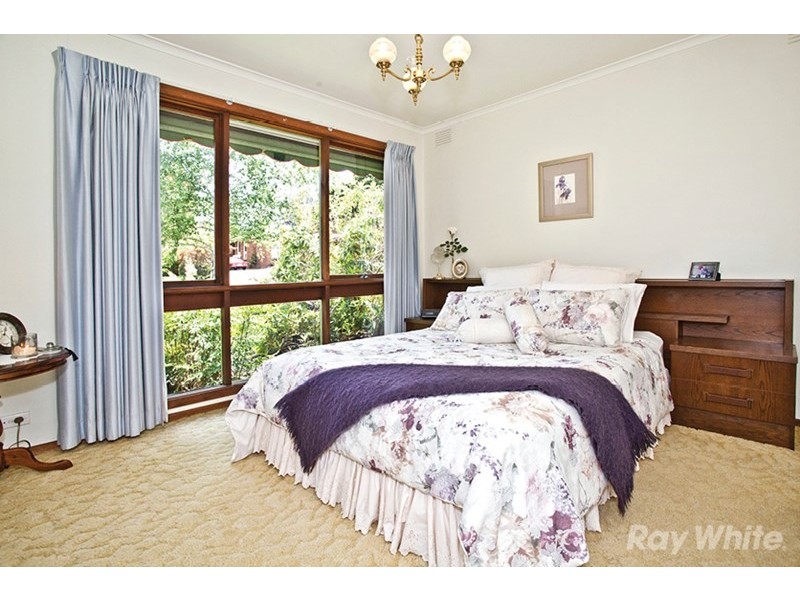 52 Guinevere Parade, Glen Waverley VIC 3150