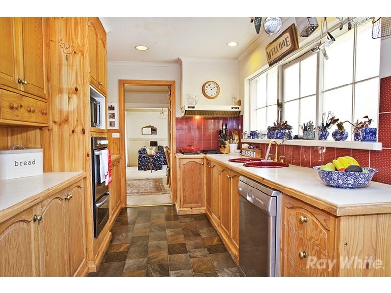 42 Greenways Road, Glen Waverley VIC 3150