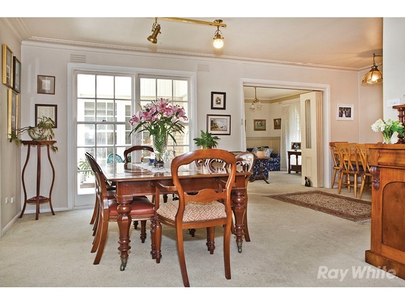 42 Greenways Road, Glen Waverley VIC 3150