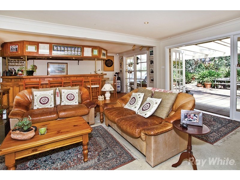 42 Greenways Road, Glen Waverley VIC 3150