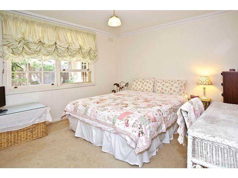 42 Greenways Road, Glen Waverley VIC 3150