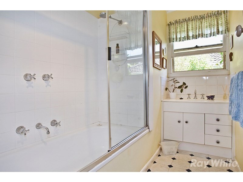 42 Greenways Road, Glen Waverley VIC 3150