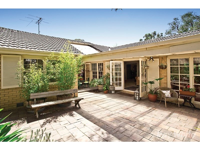 42 Greenways Road, Glen Waverley VIC 3150