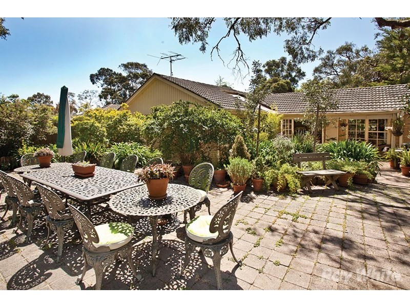 42 Greenways Road, Glen Waverley VIC 3150