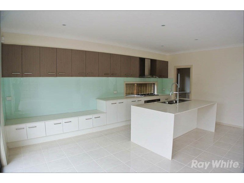 32 Harcrest Boulevard, Wantirna South VIC 3152