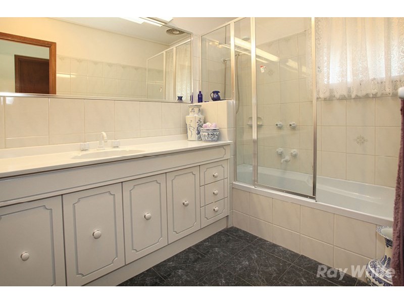 15 Compton Street, Glen Waverley VIC 3150