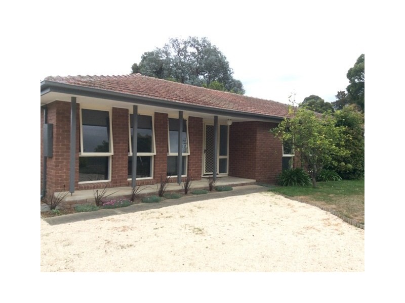 15 Greenlaw Crescent, Berwick VIC 3806