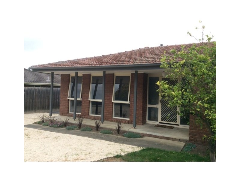 15 Greenlaw Crescent, Berwick VIC 3806