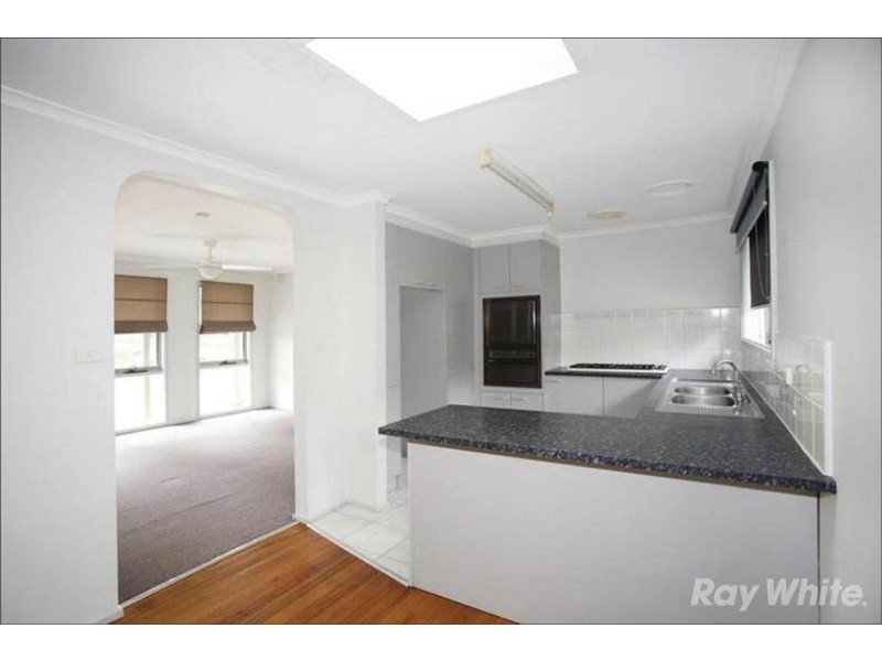 15 Greenlaw Crescent, Berwick VIC 3806