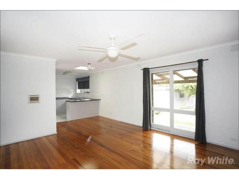 15 Greenlaw Crescent, Berwick VIC 3806