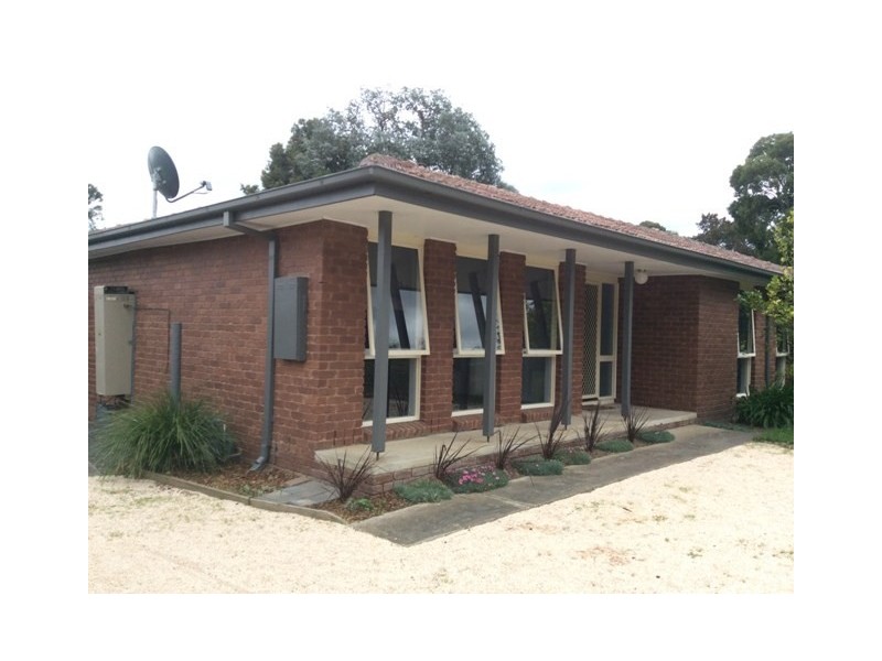 15 Greenlaw Crescent, Berwick VIC 3806