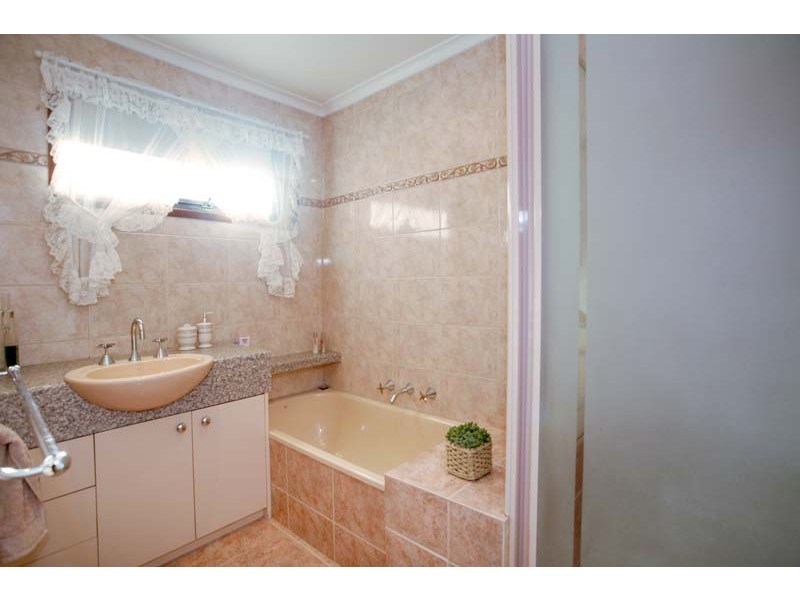 39 Holmbury Boulevard, Mulgrave VIC 3170