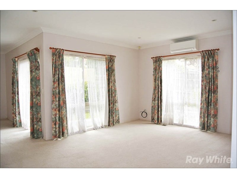 2/13 Garrisson Drive, Glen Waverley VIC 3150