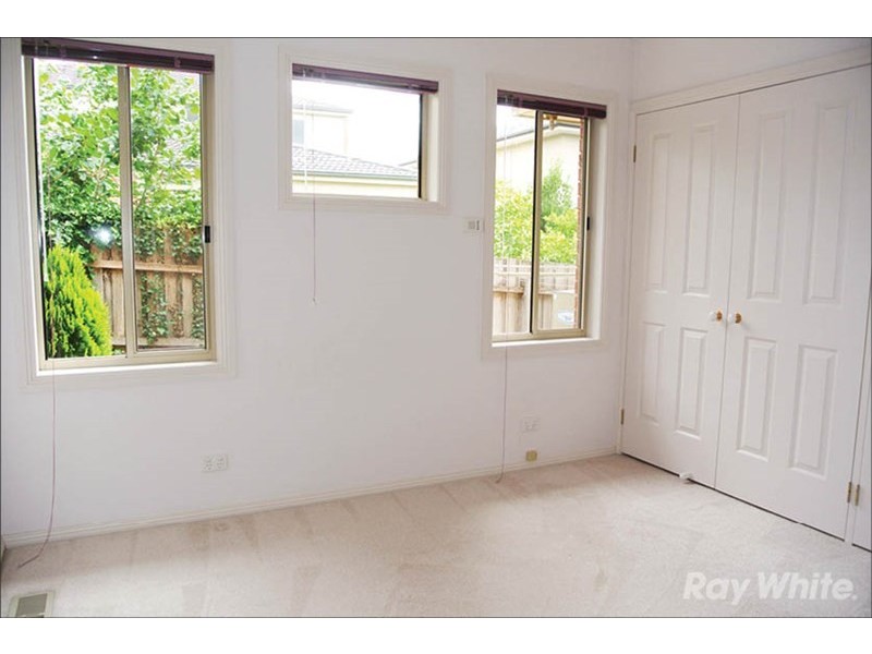 2/13 Garrisson Drive, Glen Waverley VIC 3150