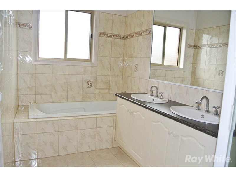 2/13 Garrisson Drive, Glen Waverley VIC 3150