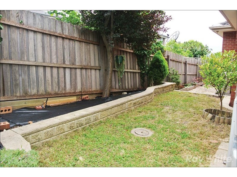 2/13 Garrisson Drive, Glen Waverley VIC 3150