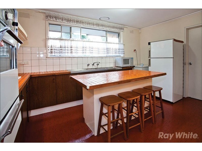 32 Maylands Crescent, Glen Waverley VIC 3150