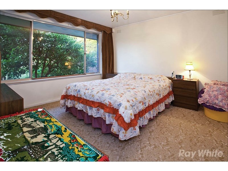 32 Maylands Crescent, Glen Waverley VIC 3150