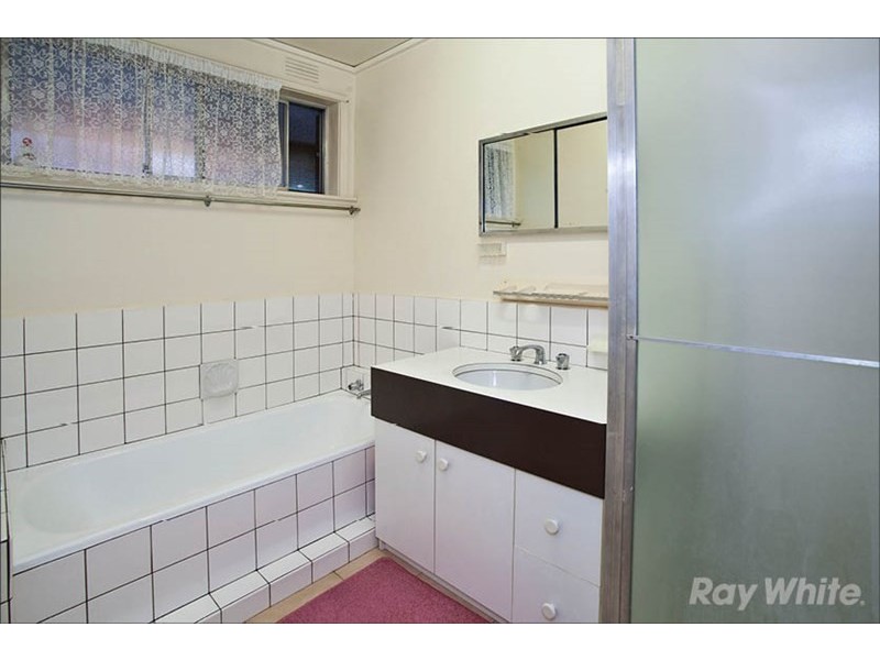 32 Maylands Crescent, Glen Waverley VIC 3150