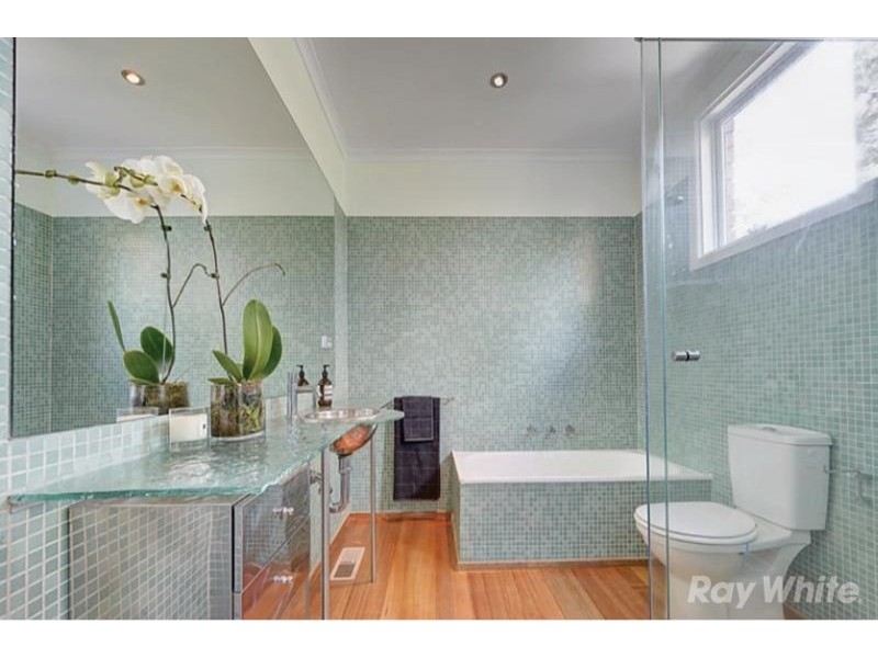 4 Delfin Court, Glen Waverley VIC 3150