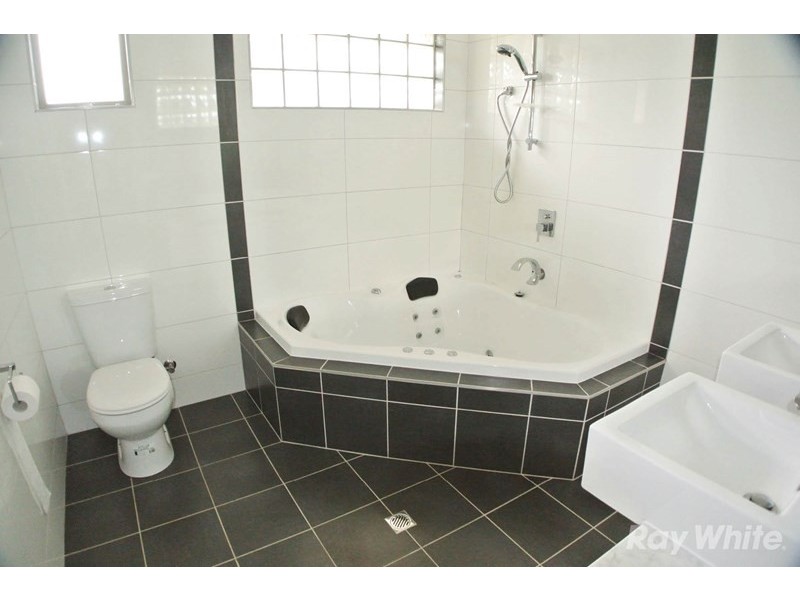 19 Leatherwood Crescent, Wheelers Hill VIC 3150