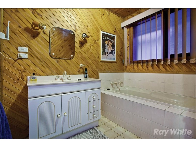 31 Rivett Crescent, Mulgrave VIC 3170