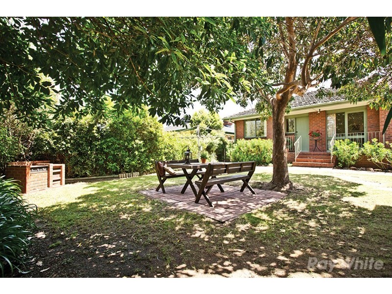 52 Guinevere Parade, Glen Waverley VIC 3150