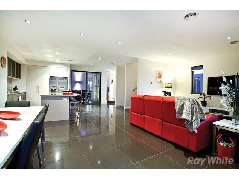 76 Waverley Park Drive, Mulgrave VIC 3170