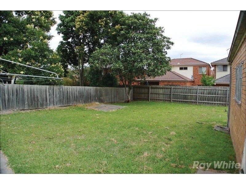 37 Jordan Grove, Glen Waverley VIC 3150