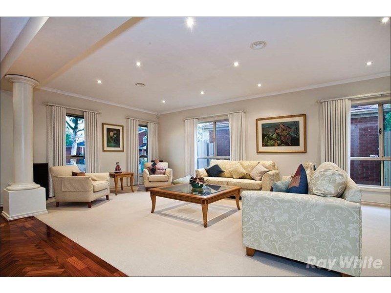 4 Peartree Way, Glen Waverley VIC 3150