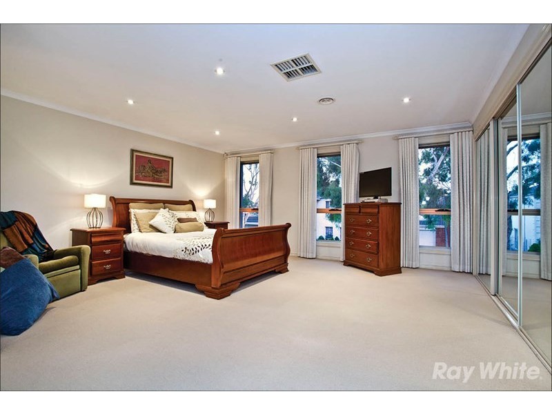 4 Peartree Way, Glen Waverley VIC 3150