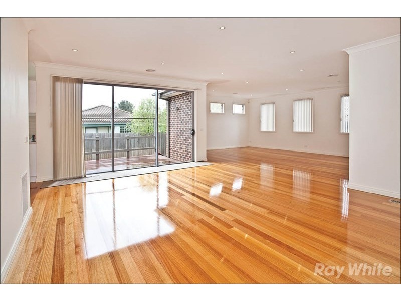 2/4 Flora Road, Clayton VIC 3168