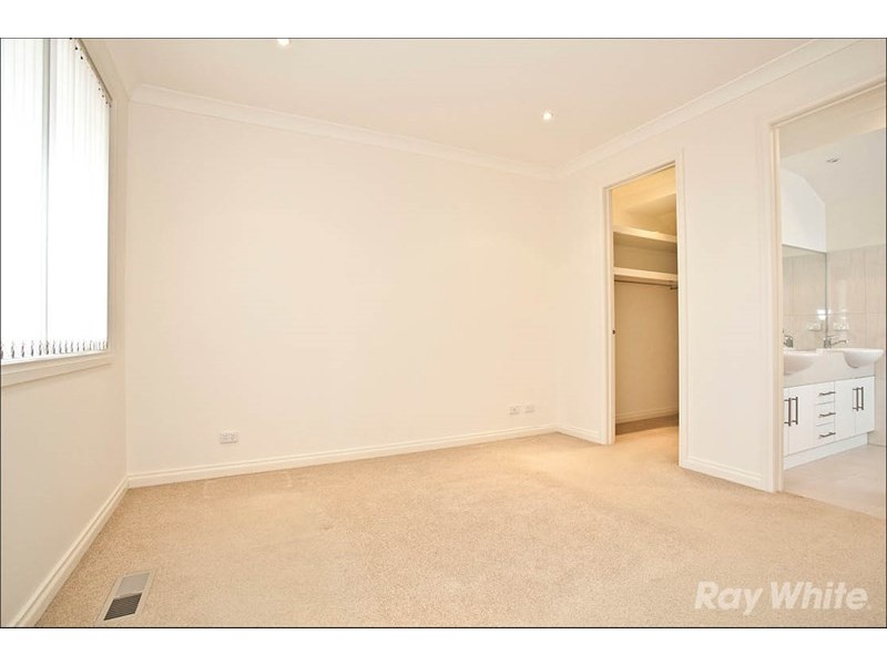 2/4 Flora Road, Clayton VIC 3168