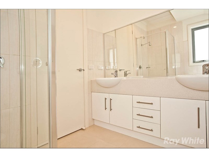 2/4 Flora Road, Clayton VIC 3168