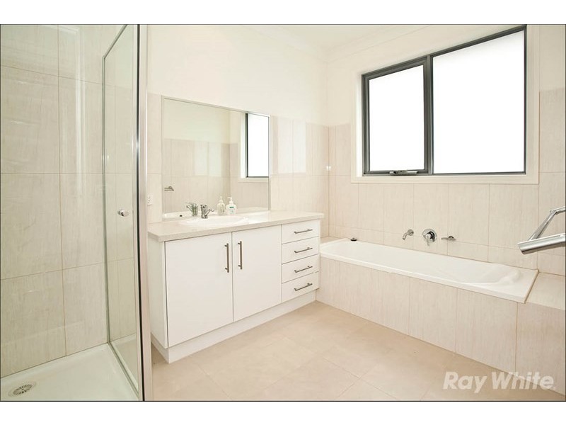 2/4 Flora Road, Clayton VIC 3168