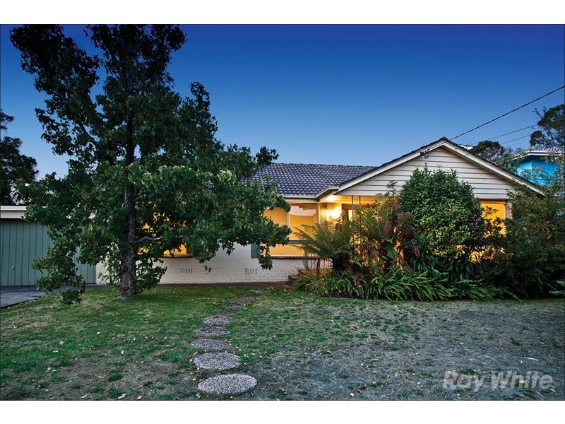 15 Lowen Road, Glen Waverley VIC 3150