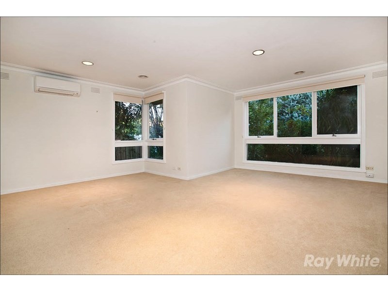 15 Lowen Road, Glen Waverley VIC 3150