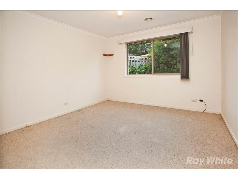 15 Lowen Road, Glen Waverley VIC 3150