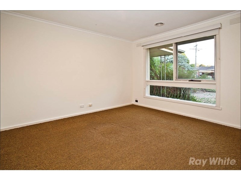 15 Lowen Road, Glen Waverley VIC 3150