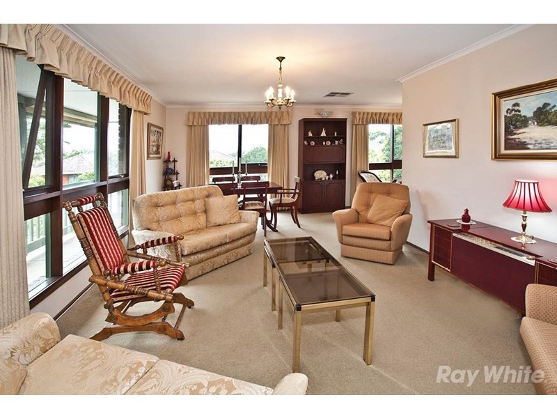 37 Ingleside Crescent, Glen Waverley VIC 3150