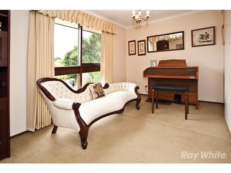 37 Ingleside Crescent, Glen Waverley VIC 3150