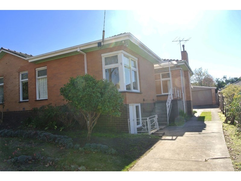 9 Garrisson Drive, Glen Waverley VIC 3150