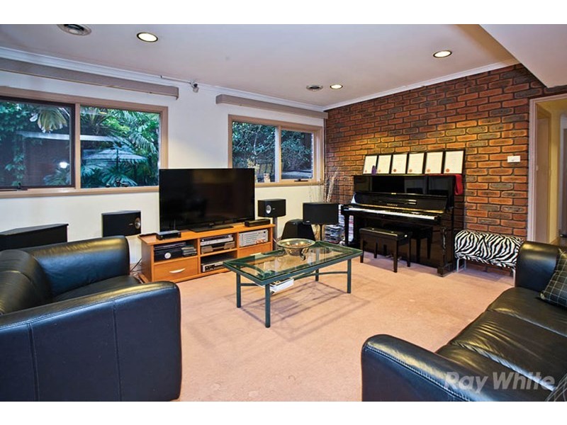 12 Rhodes Drive, Glen Waverley VIC 3150