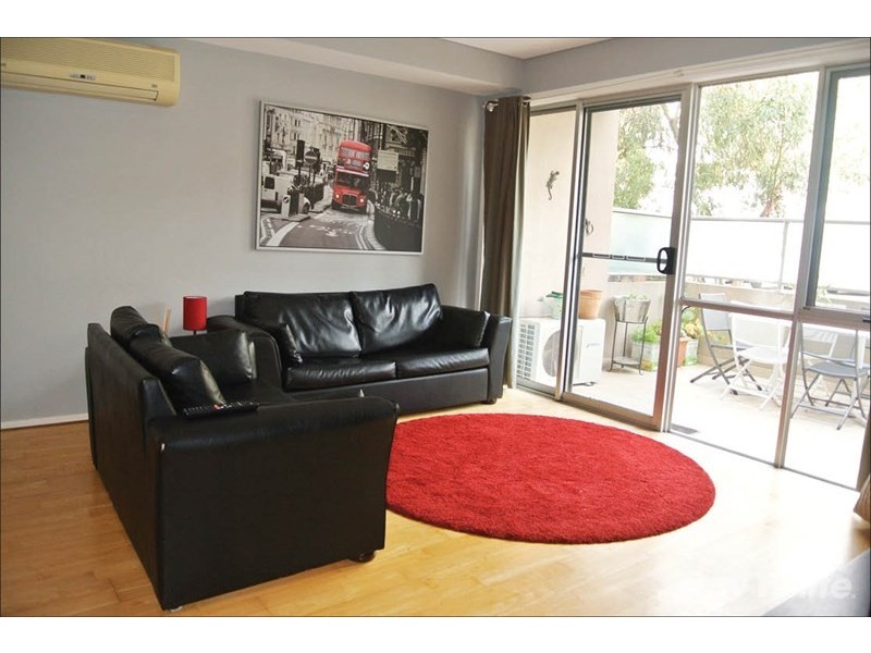 2/213 Normanby Road, Notting Hill VIC 3168