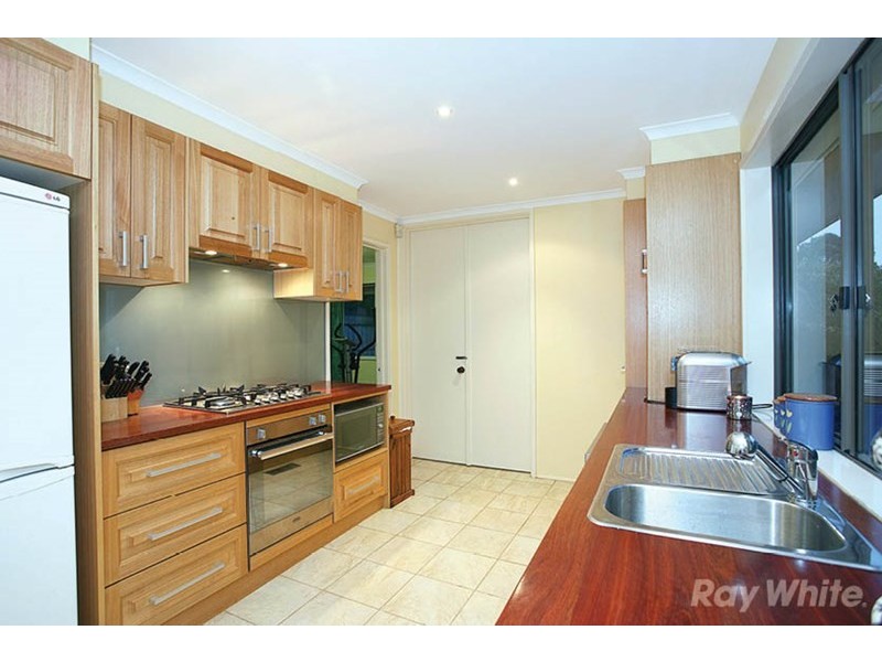 15 Amblecote Crescent, Mulgrave VIC 3170