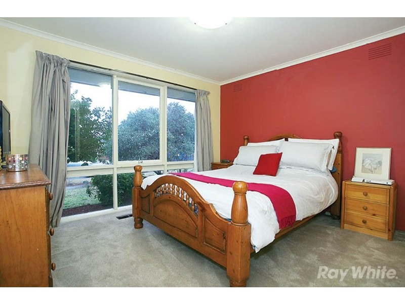 15 Amblecote Crescent, Mulgrave VIC 3170