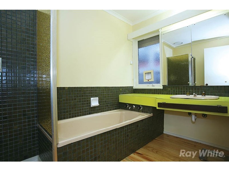 15 Amblecote Crescent, Mulgrave VIC 3170