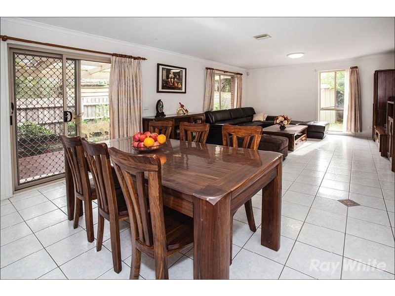 8 Peartree Way, Glen Waverley VIC 3150