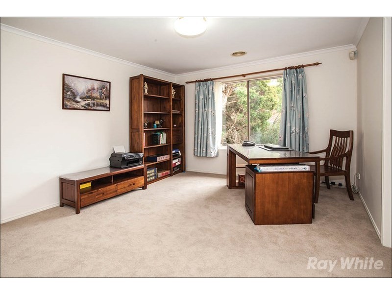 8 Peartree Way, Glen Waverley VIC 3150